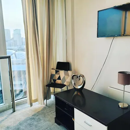 Cityscape In With Self Checkin Apart-hotel